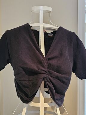 Vintage Women's Black Twist-Front Short Sleeve Top